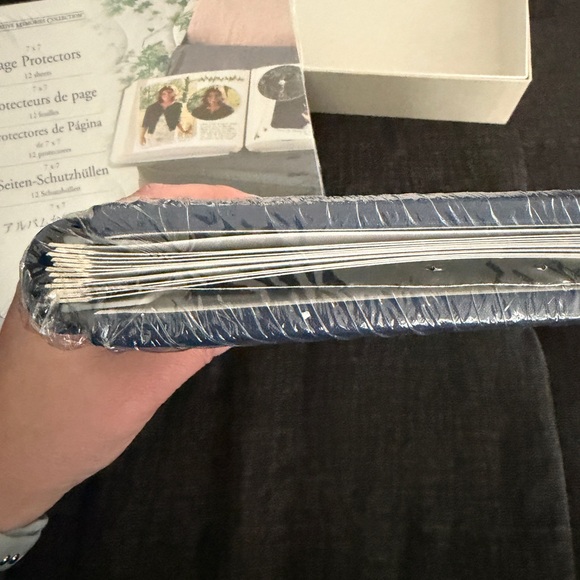 Creative Memories 7x7 Summer Scenes album with page protectors - Picture 2 of 3